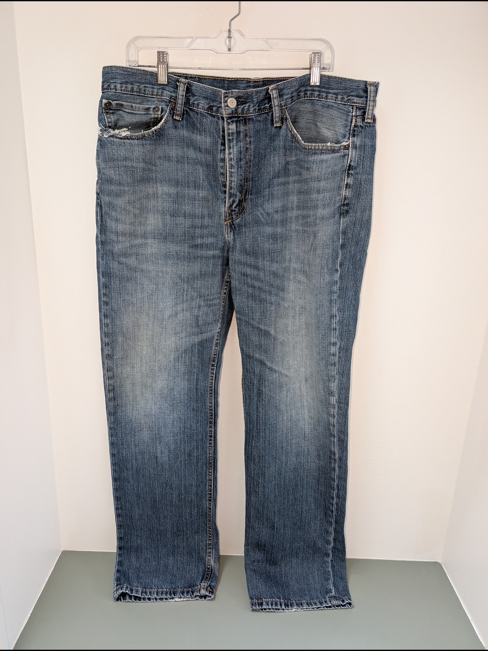 Levi's 514 Faded Medium Blue Straight Jeans 38 x 32